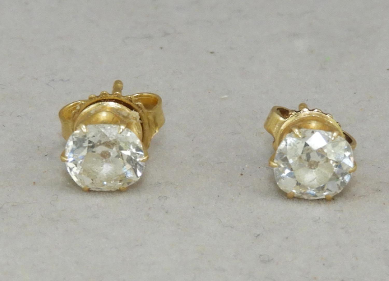 Murrays Auctioneers - Lot 54: Diamond stud earrings, 6 prong mount