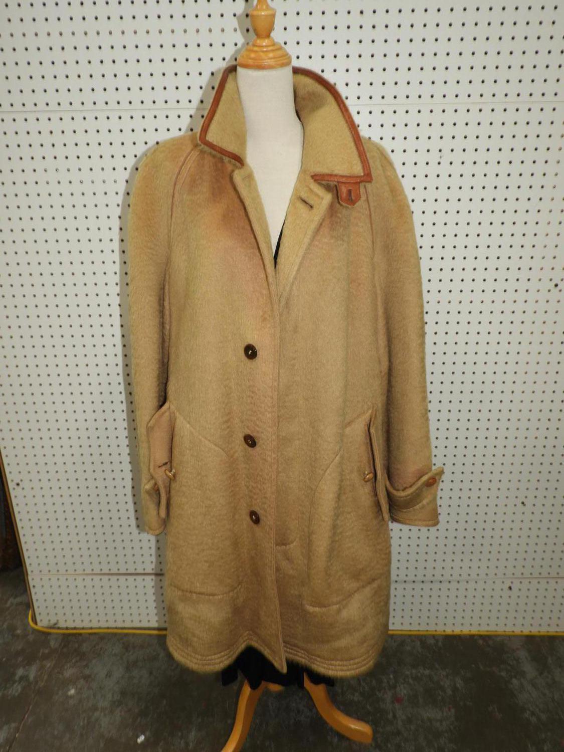 Murrays Auctioneers - Lot 19: Holt Renfrew Gents wool coat