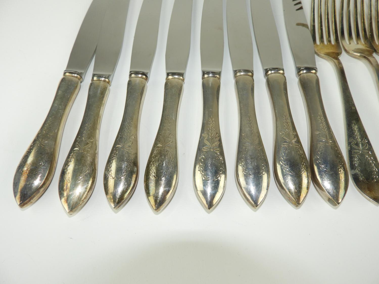 Murrays Auctioneers Lot 31 Birks sterling silver Tudor Wreath pattern flatware