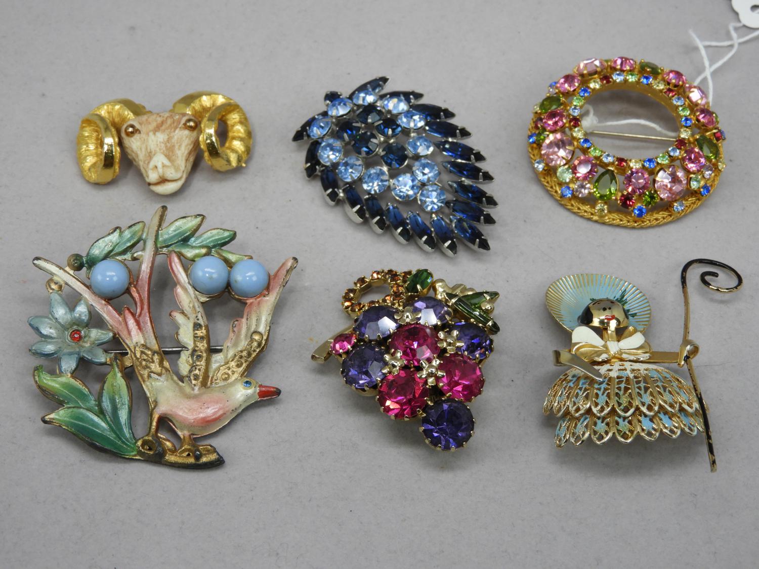 Vintage brooches hotsell 1950s