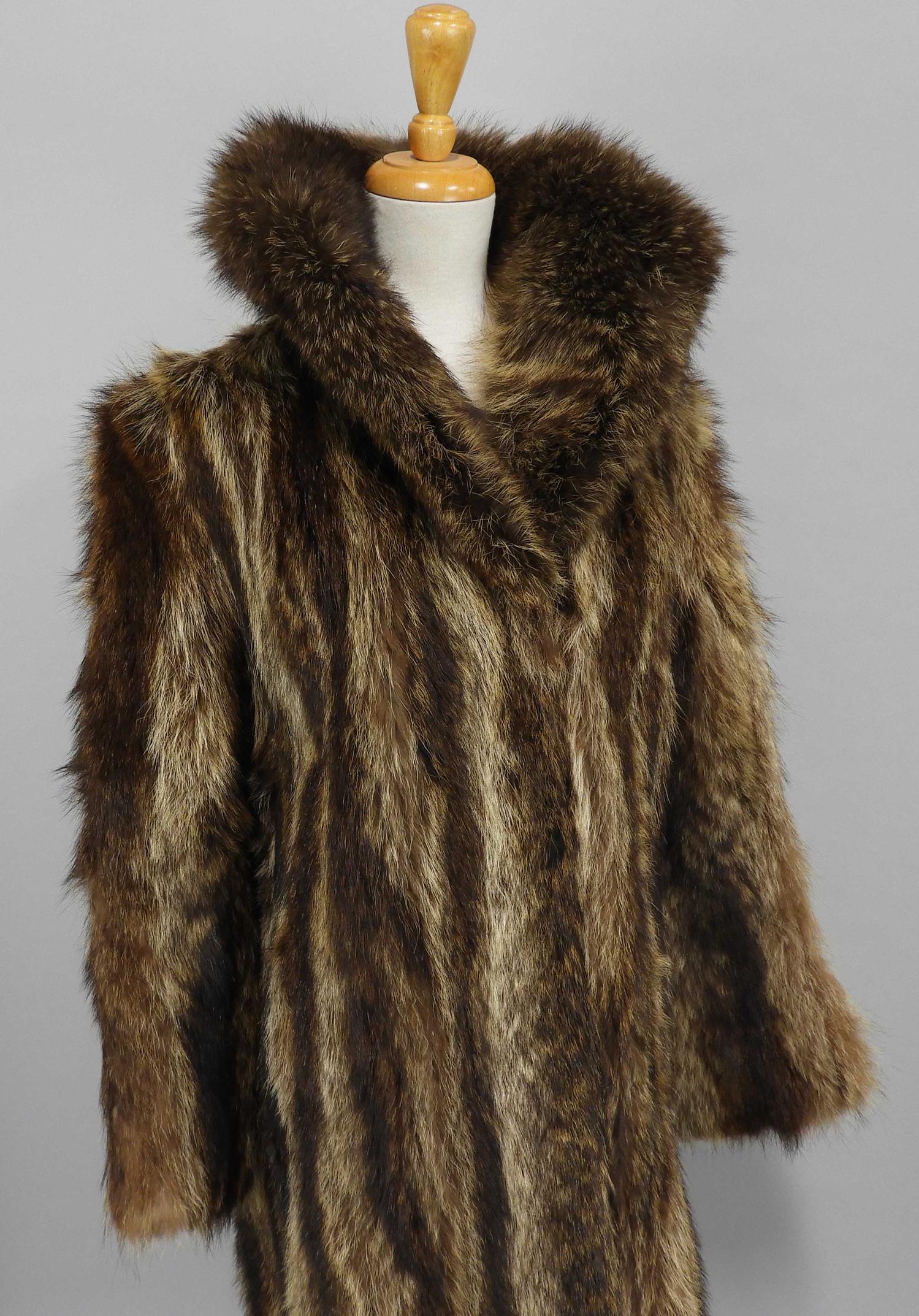 Murrays Auctioneers - Lot 68M: Full Length Ladies Racoon Coat
